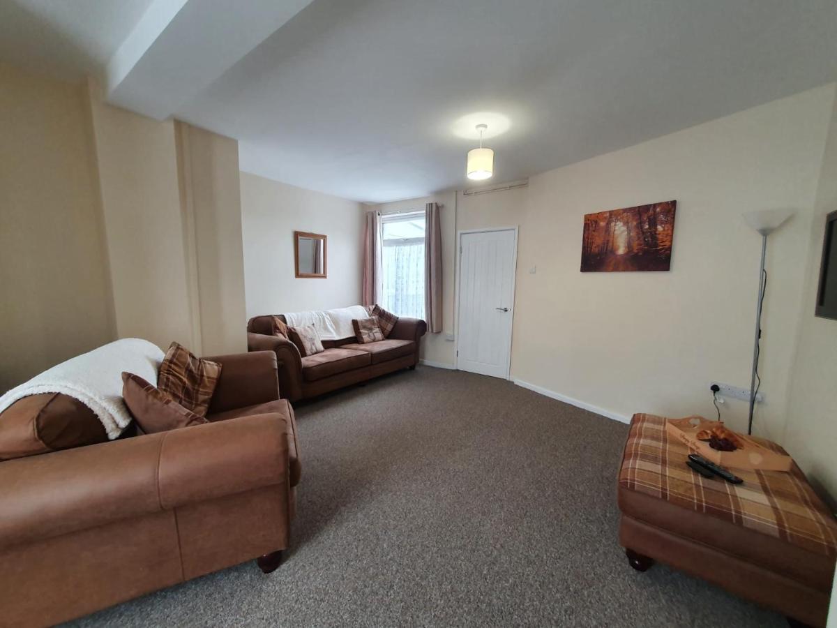 2 Bed House, Contractors & Holiday Guests Welcomed Dowlais ภายนอก รูปภาพ