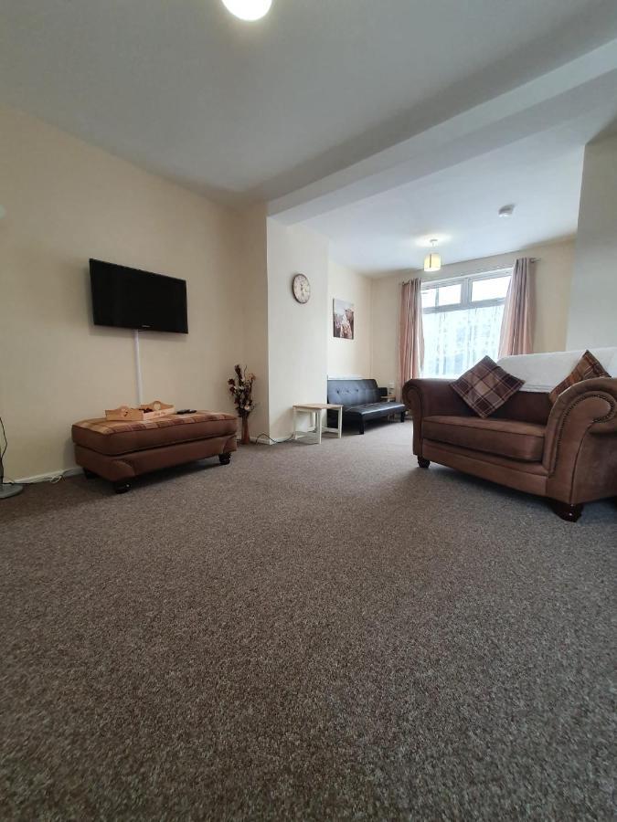 2 Bed House, Contractors & Holiday Guests Welcomed Dowlais ภายนอก รูปภาพ